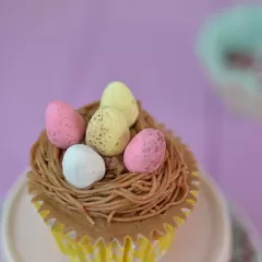 Deliciosos cupcakes temáticos para celebrar la Pascua en tu hogar.